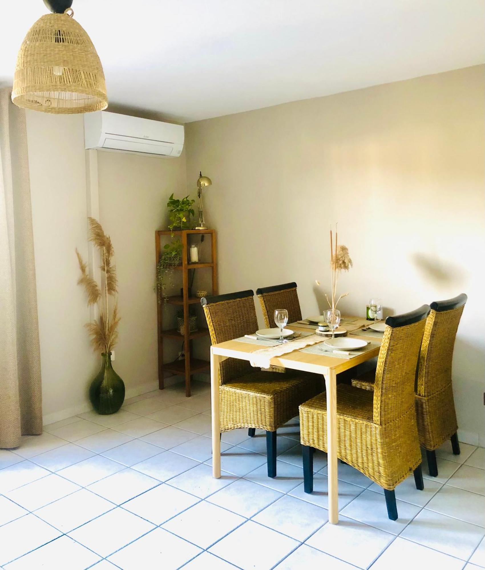Apartment Vue Magnifique Sur Les Alpilles, Avec Piscine Paradou