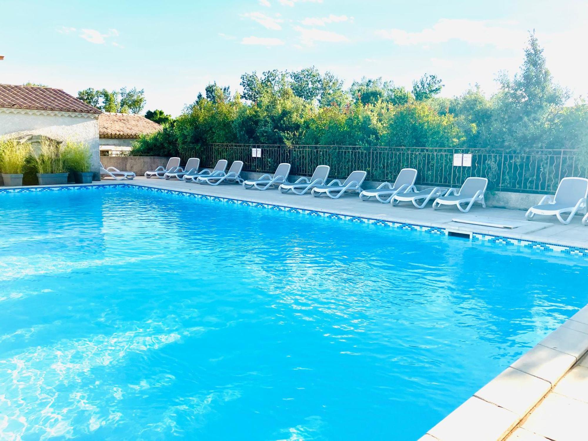 Vue Magnifique Sur Les Alpilles, Avec Piscine Apartment *