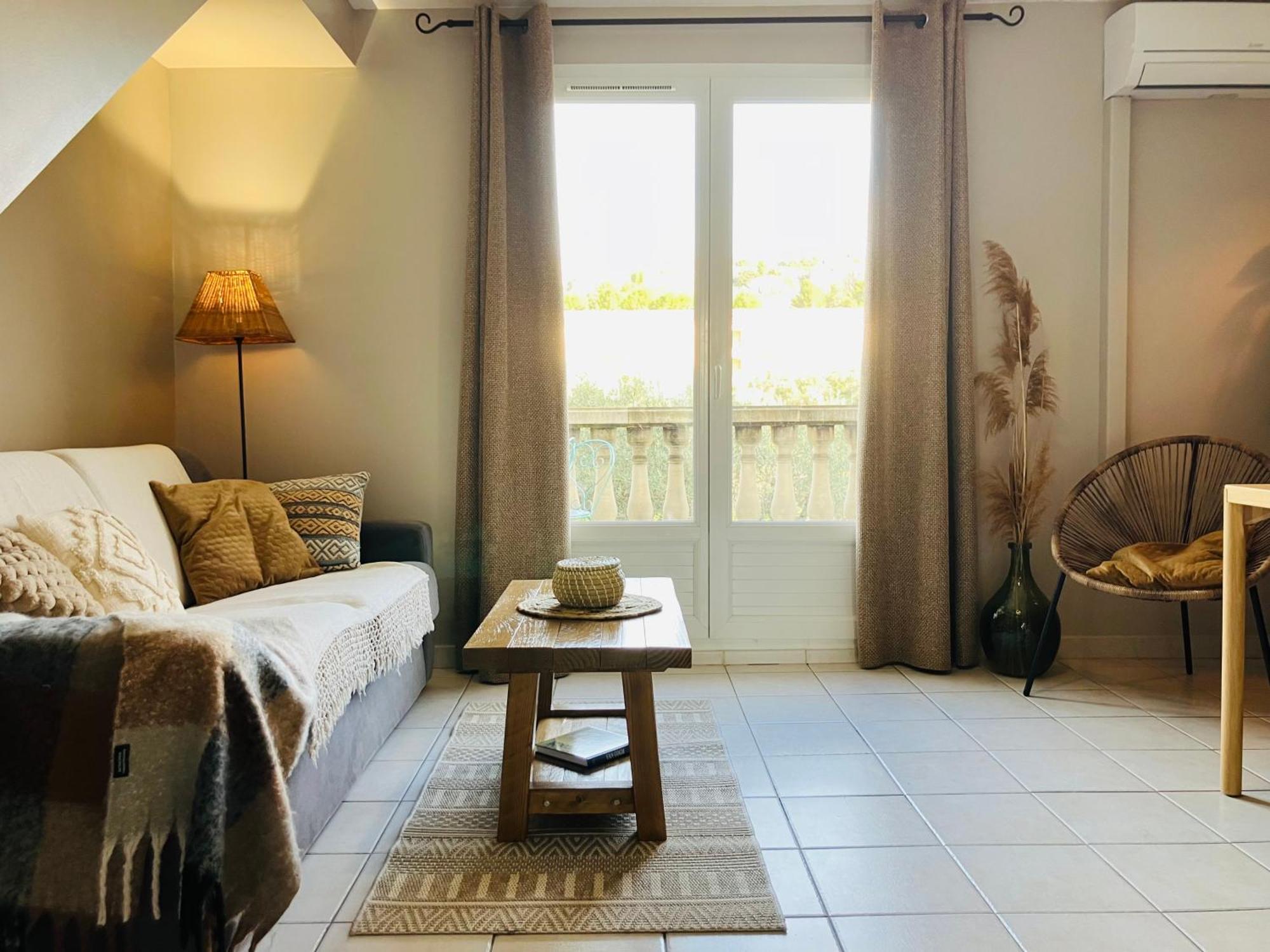 Apartment Vue Magnifique Sur Les Alpilles, Avec Piscine *